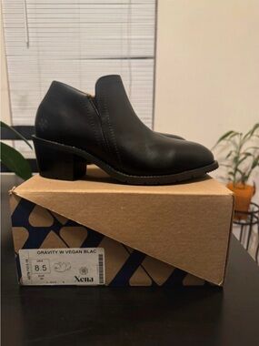 Gravity W Vegan Black Women’s Low Heel Booties
